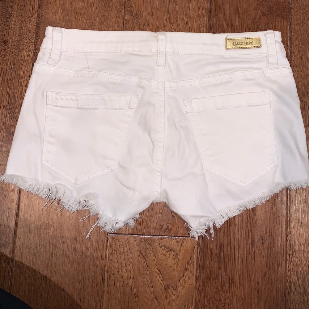 Cutoff white shorts